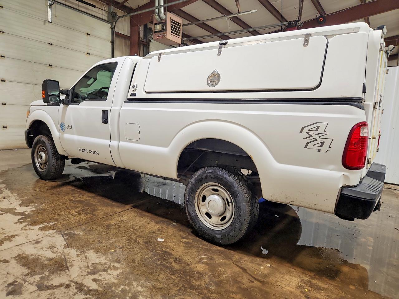 2013 Ford F250 Super Duty White vin: 1FTBF2B65DEB31082