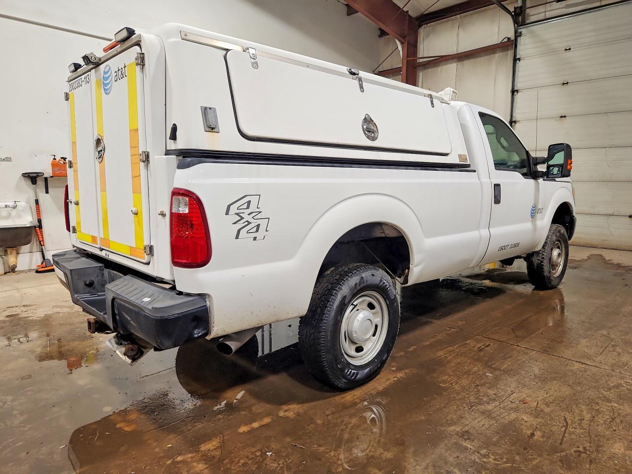 2013 Ford F250 Super Duty White vin: 1FTBF2B65DEB31082