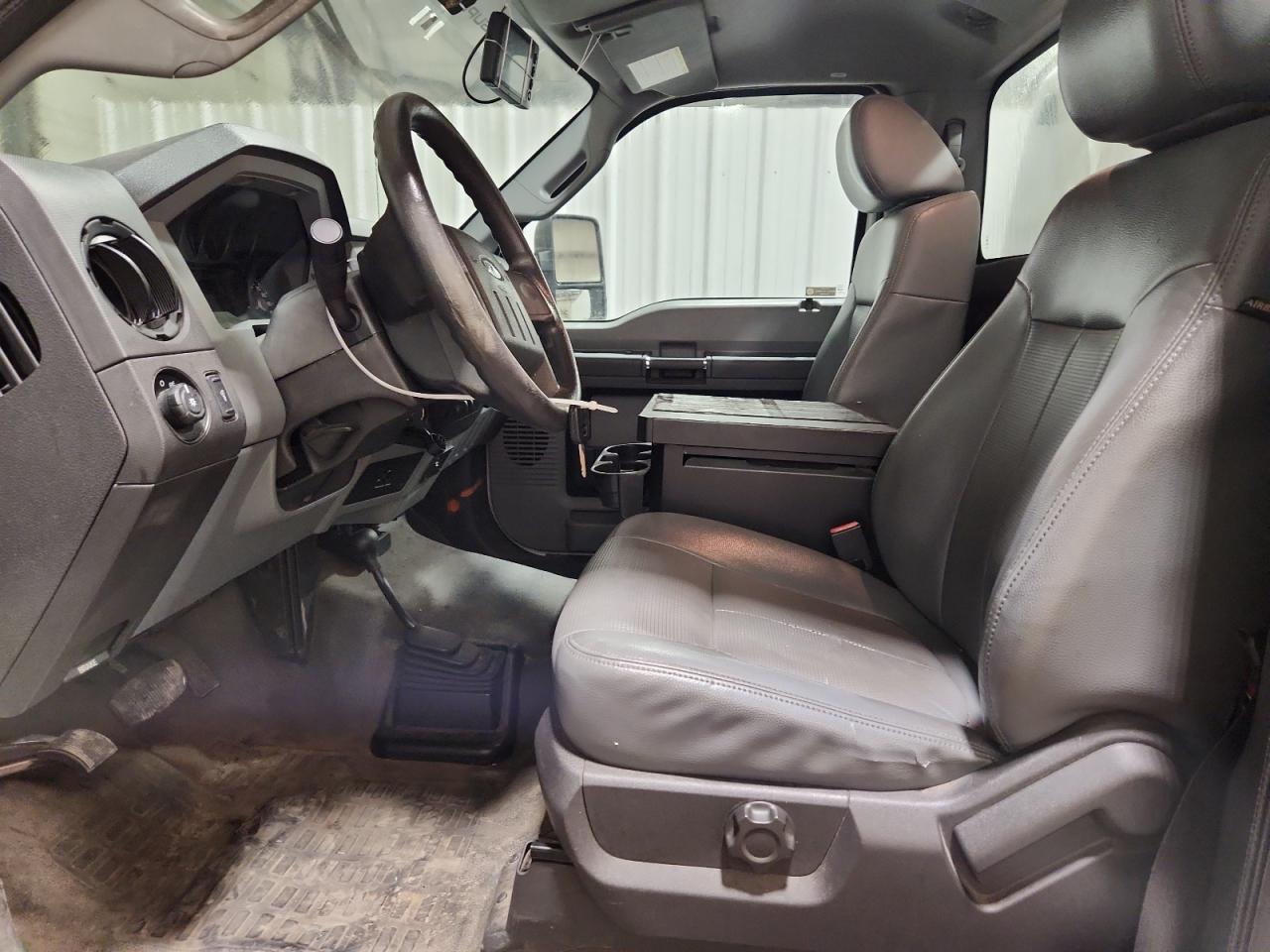 2013 Ford F250 Super Duty White vin: 1FTBF2B65DEB31082 Damage: Steering Wheel, Worn, Replacement Required