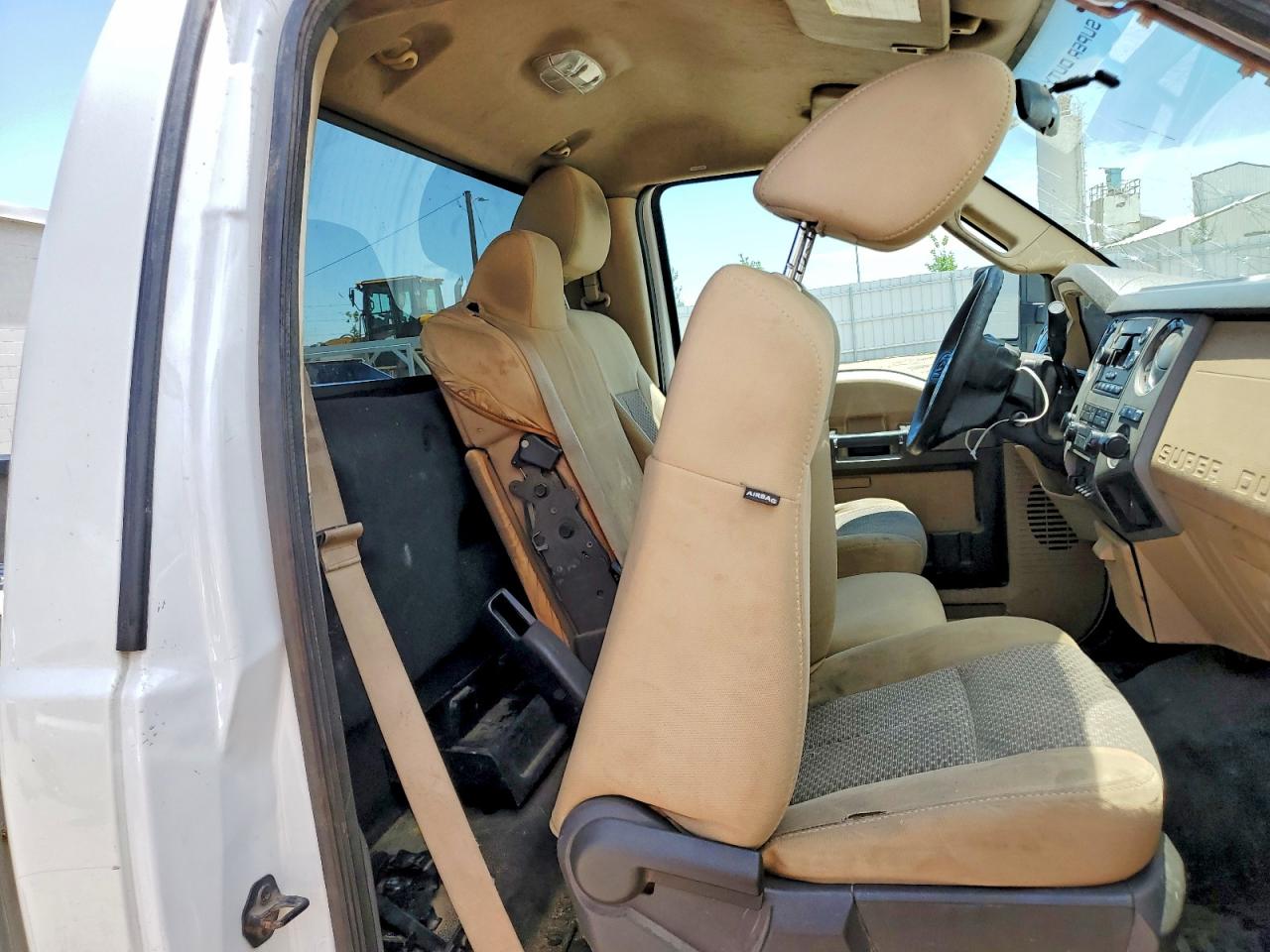 2011 Ford F250 Super Duty White vin: 1FTBF2B66BEC82588
