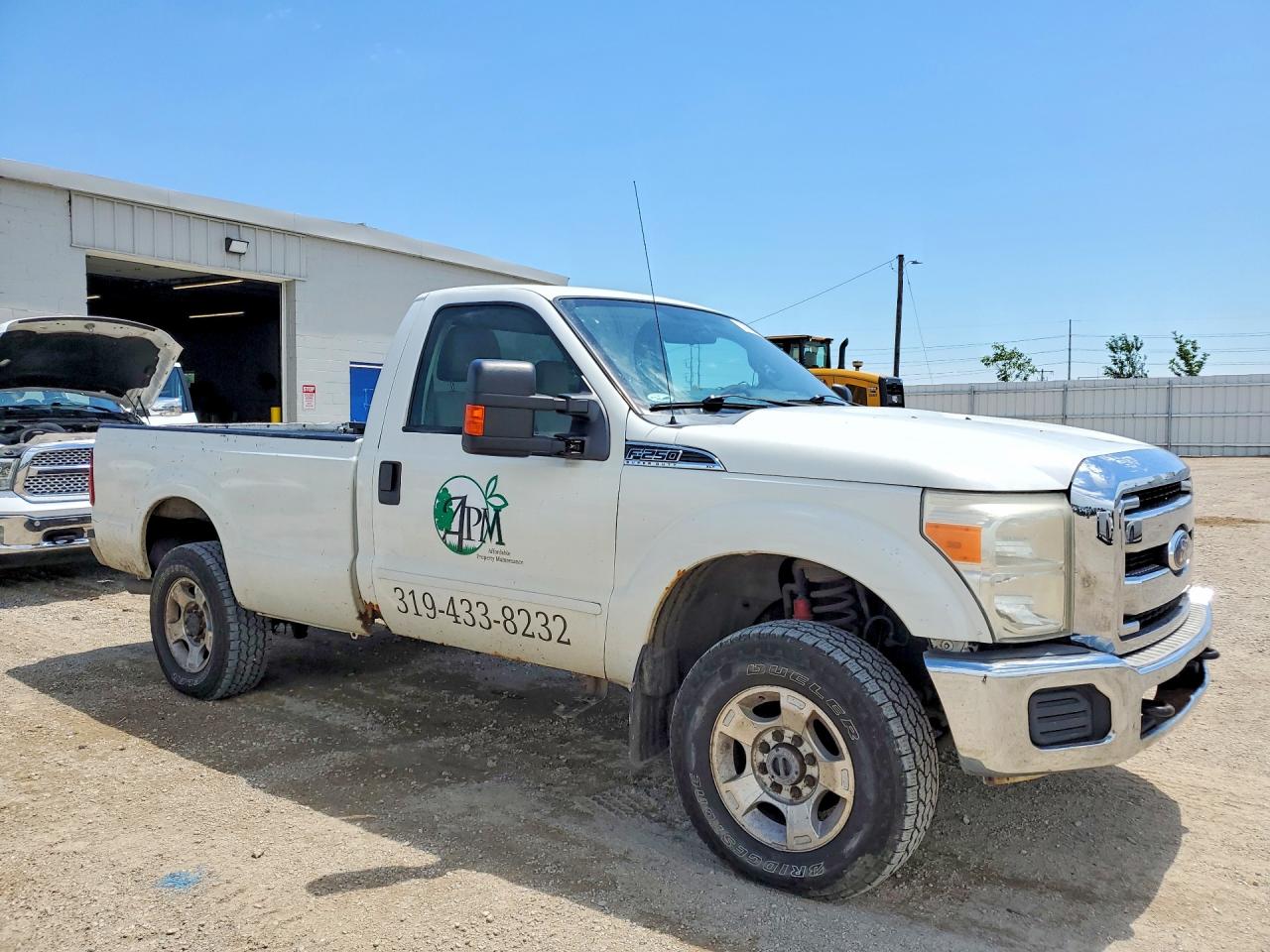 2011 Ford F250 Super Duty White vin: 1FTBF2B66BEC82588