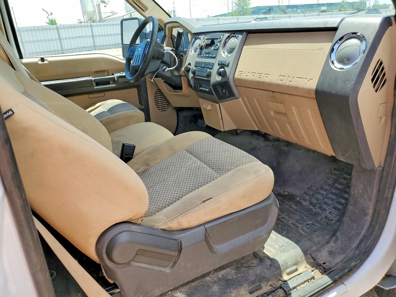 2011 Ford F250 Super Duty White vin: 1FTBF2B66BEC82588