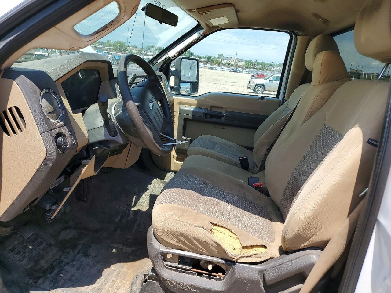 2011 Ford F250 Super Duty White vin: 1FTBF2B66BEC82588