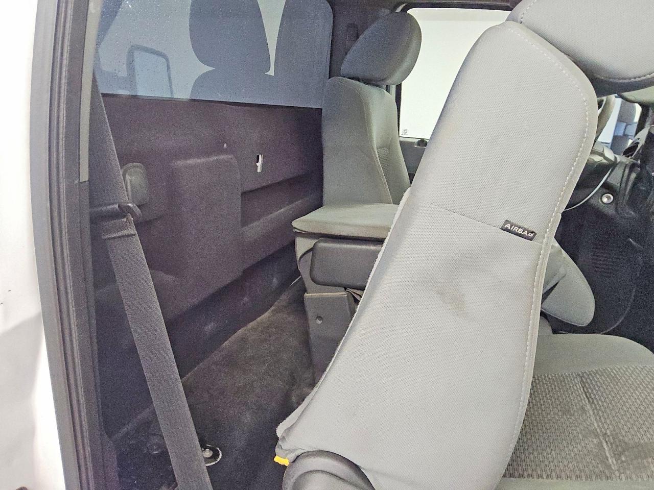 2014 Ford F250 Super Duty White vin: 1FTBF2B66EEA84677