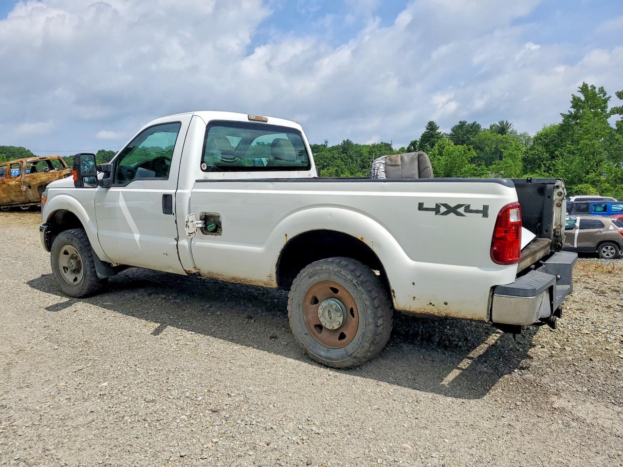 2011 Ford F250 Super Duty White vin: 1FTBF2B67BEC37529