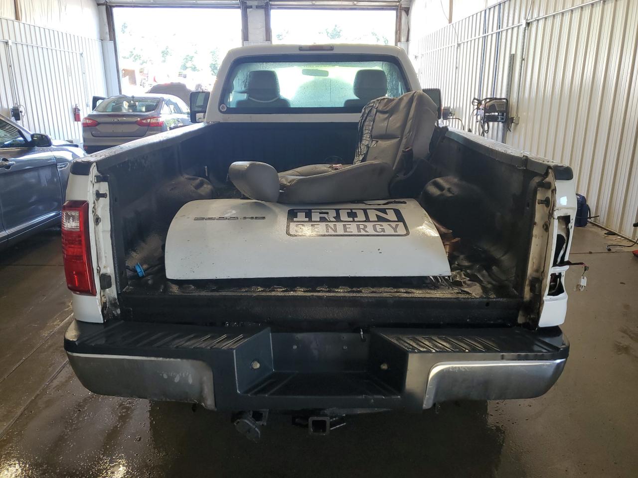 2011 Ford F250 Super Duty White vin: 1FTBF2B67BEC37529 Damage: Right Tail Light, Missing, Replacement Required