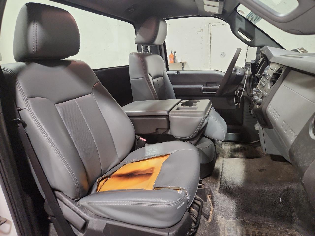 2011 Ford F250 Super Duty White vin: 1FTBF2B68BEA76365 Damage: Right Front Seat Cushion, Torn, > 12 Inches