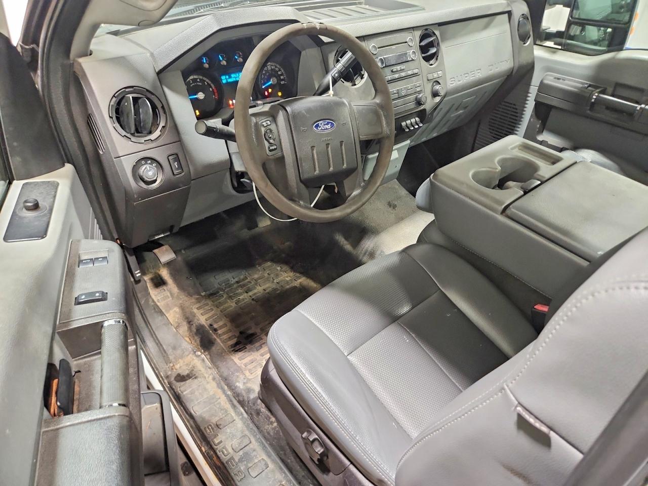 2011 Ford F250 Super Duty White vin: 1FTBF2B68BEA76365