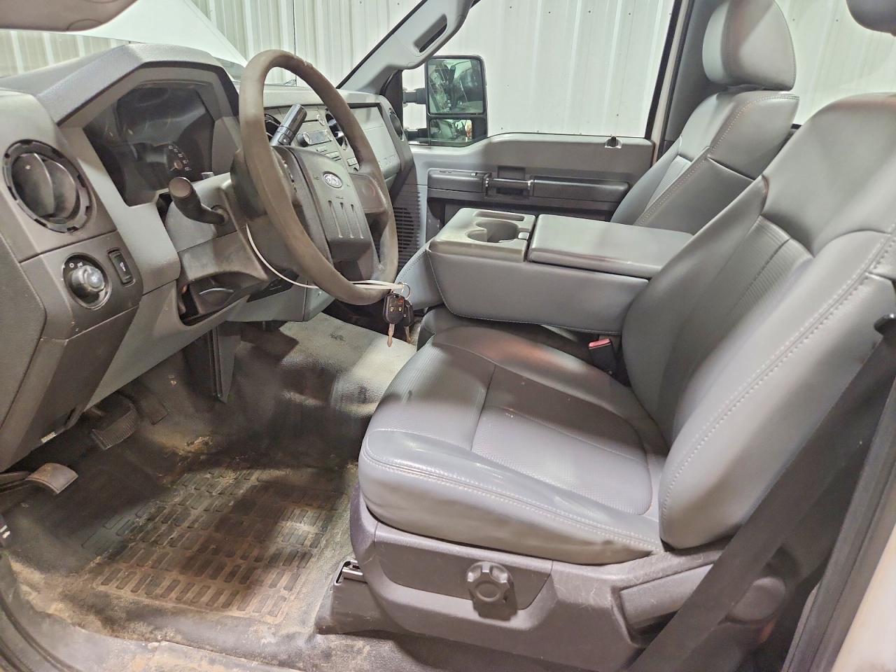 2011 Ford F250 Super Duty White vin: 1FTBF2B68BEA76365