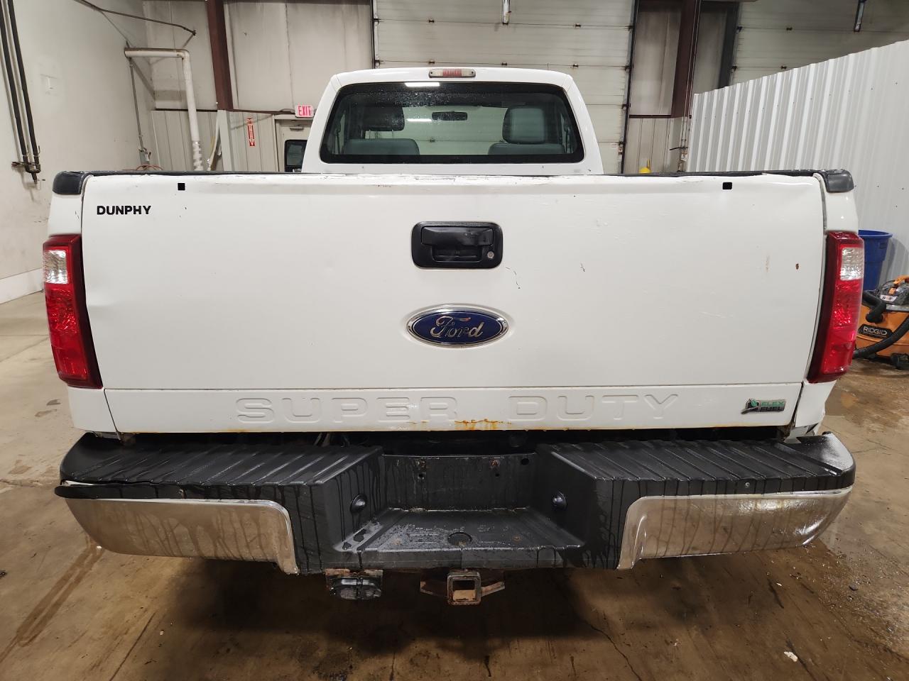 2011 Ford F250 Super Duty White vin: 1FTBF2B68BEA76365 Damage: Tailgate, Rust, 4 To 5 Inches