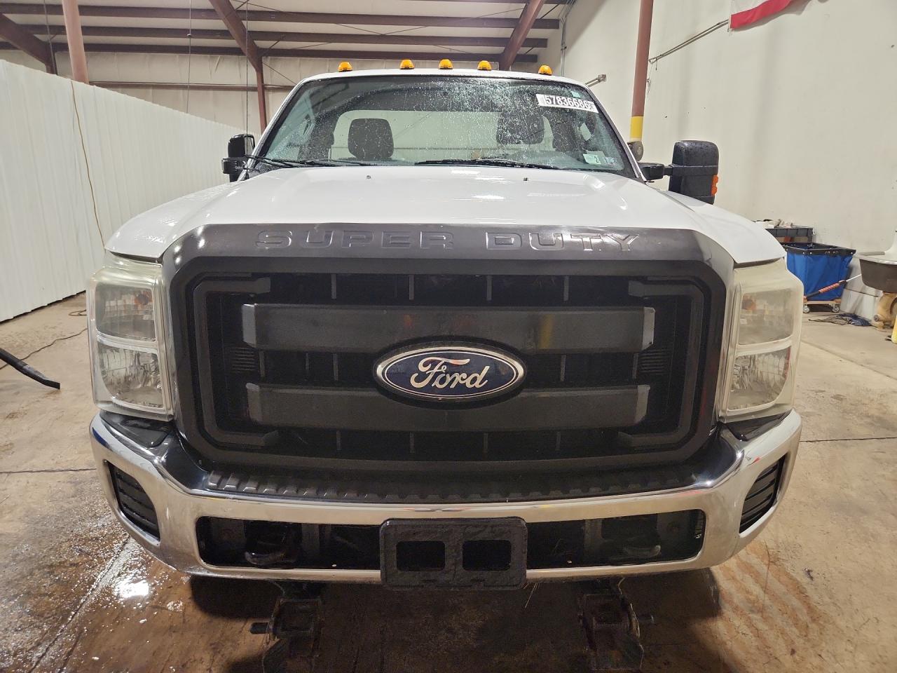 2011 Ford F250 Super Duty White vin: 1FTBF2B68BEA76365 Damage: Left Head Lamp, Faded, Repair Required