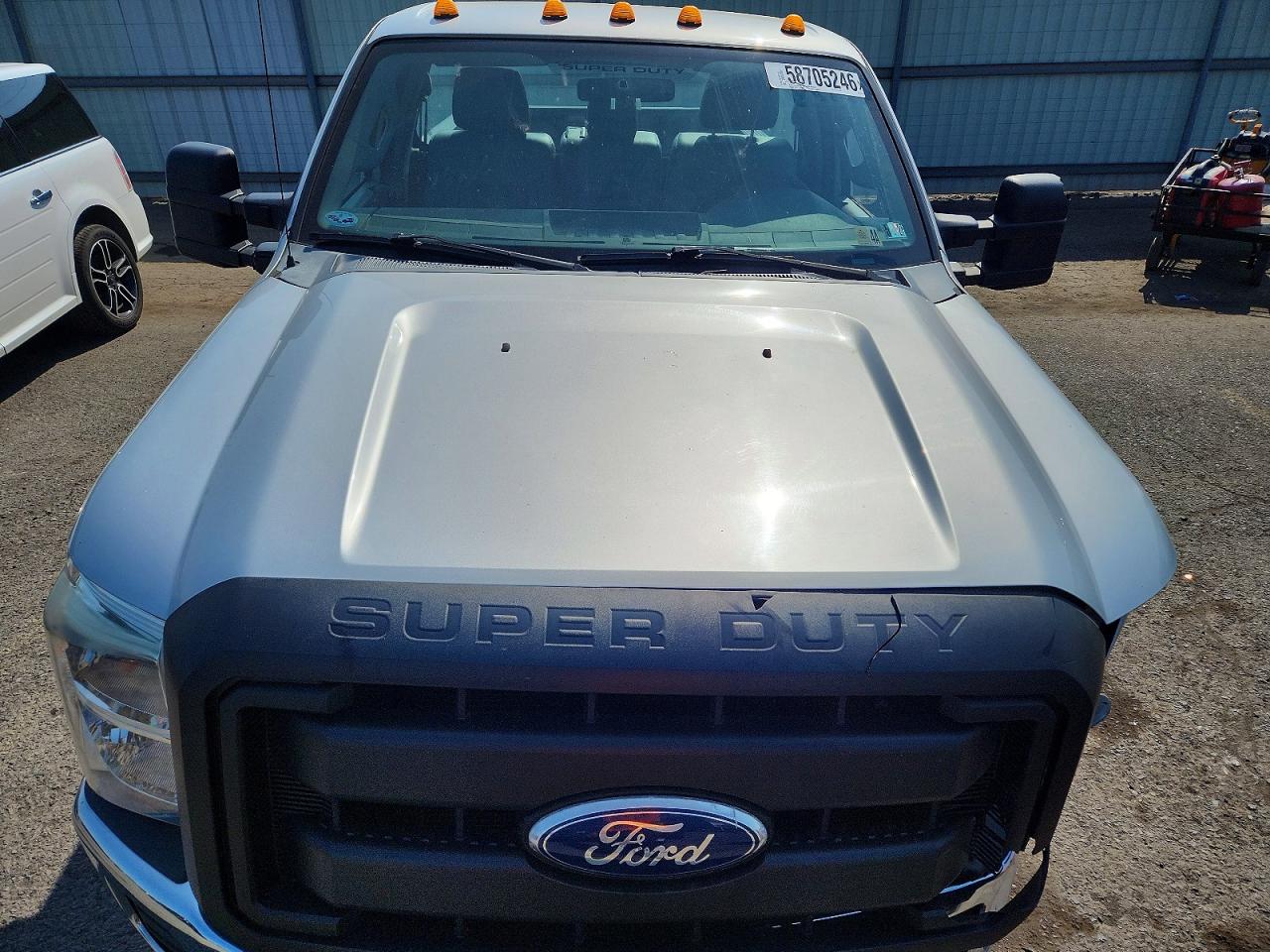 2011 Ford F250 Super Duty Silver vin: 1FTBF2B68BEB17240