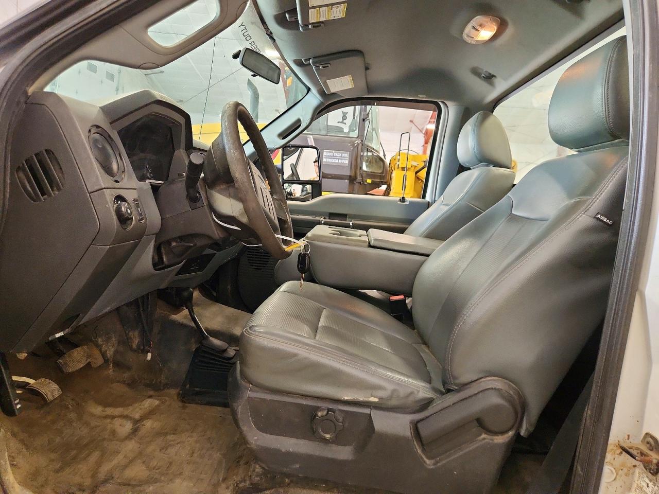 2016 Ford F250 Super Duty Белый vin: 1FTBF2B68GEC27888