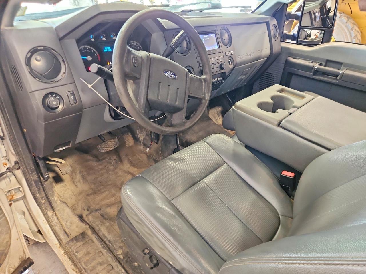 2016 Ford F250 Super Duty Белый vin: 1FTBF2B68GEC27888