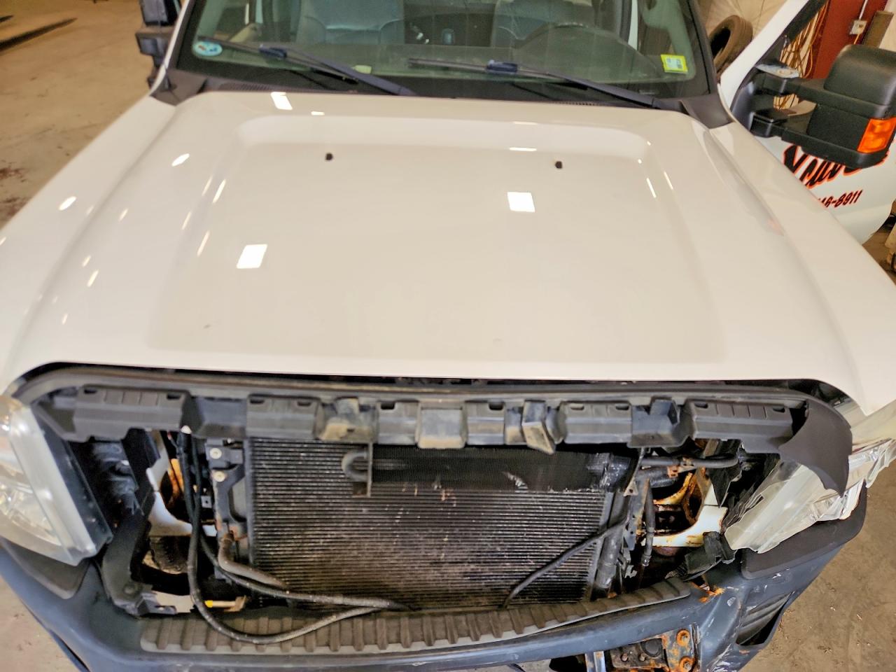 2016 Ford F250 Super Duty Белый vin: 1FTBF2B68GEC27888