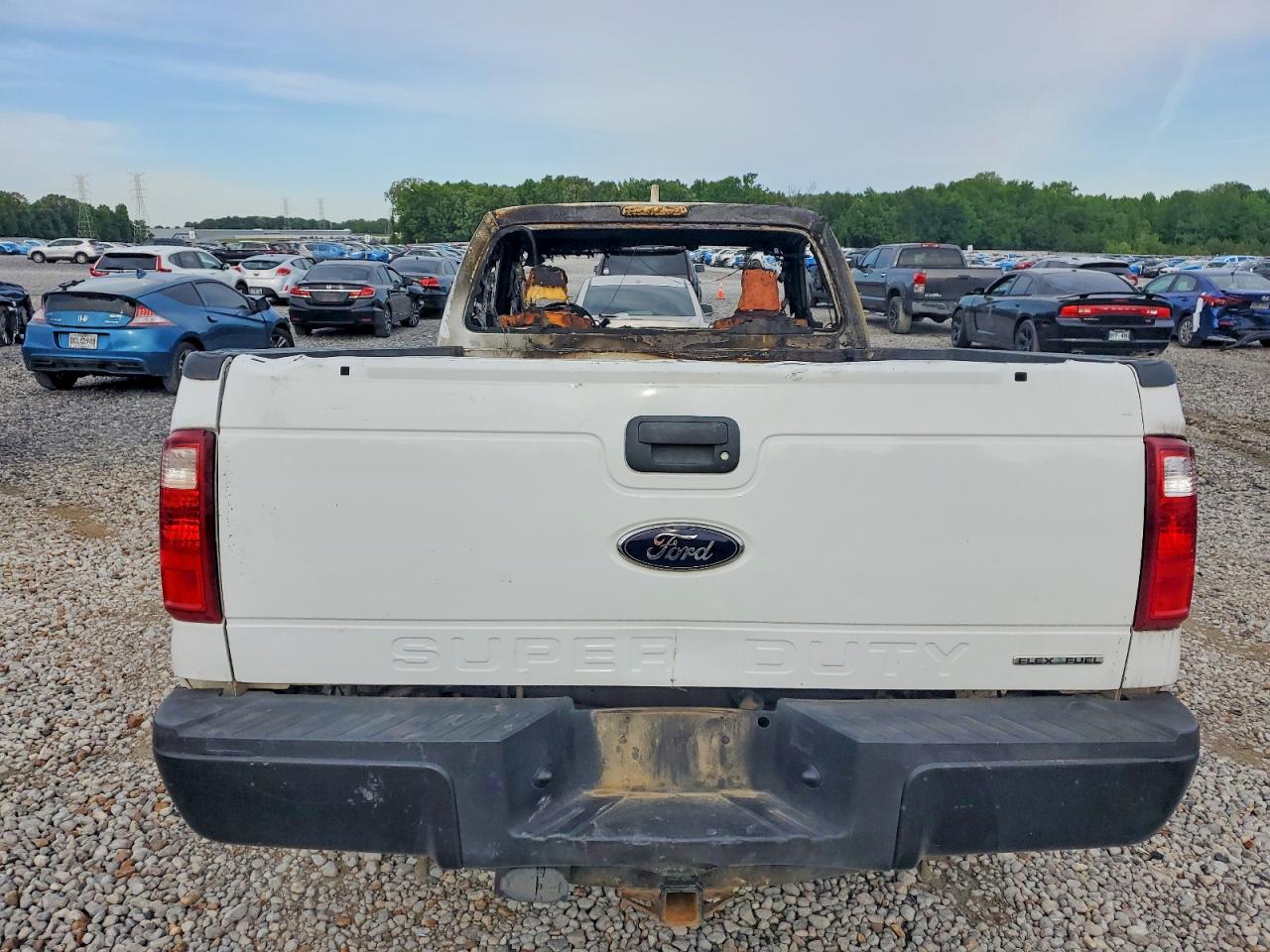 2014 Ford F250 White vin: 1FTBF2B69EEB02864
