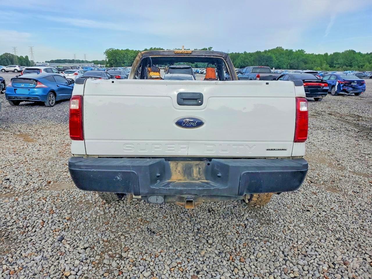 2014 Ford F250 White vin: 1FTBF2B69EEB02864