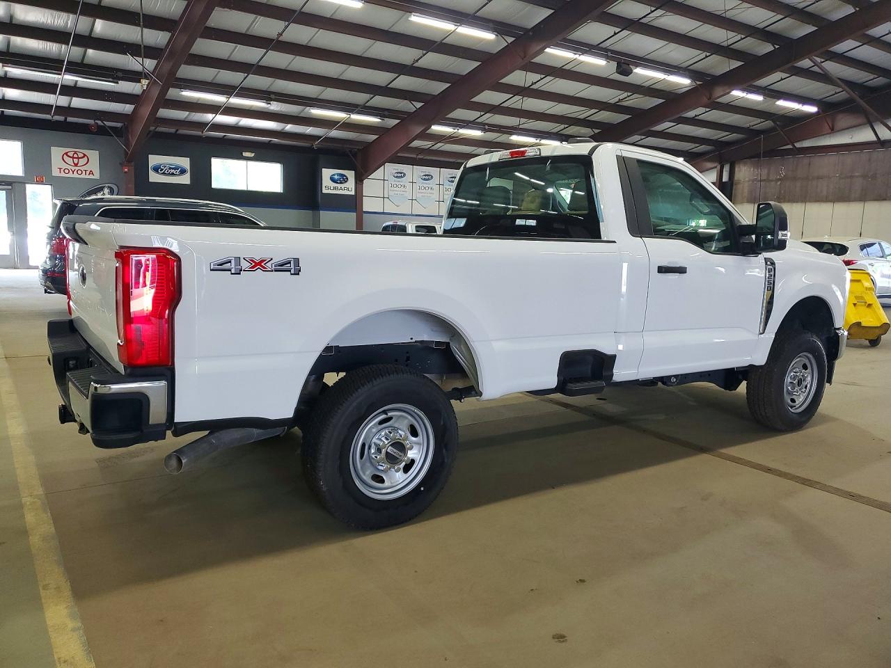 2023 Ford F250 Super Duty White vin: 1FTBF2BA4PEE00455