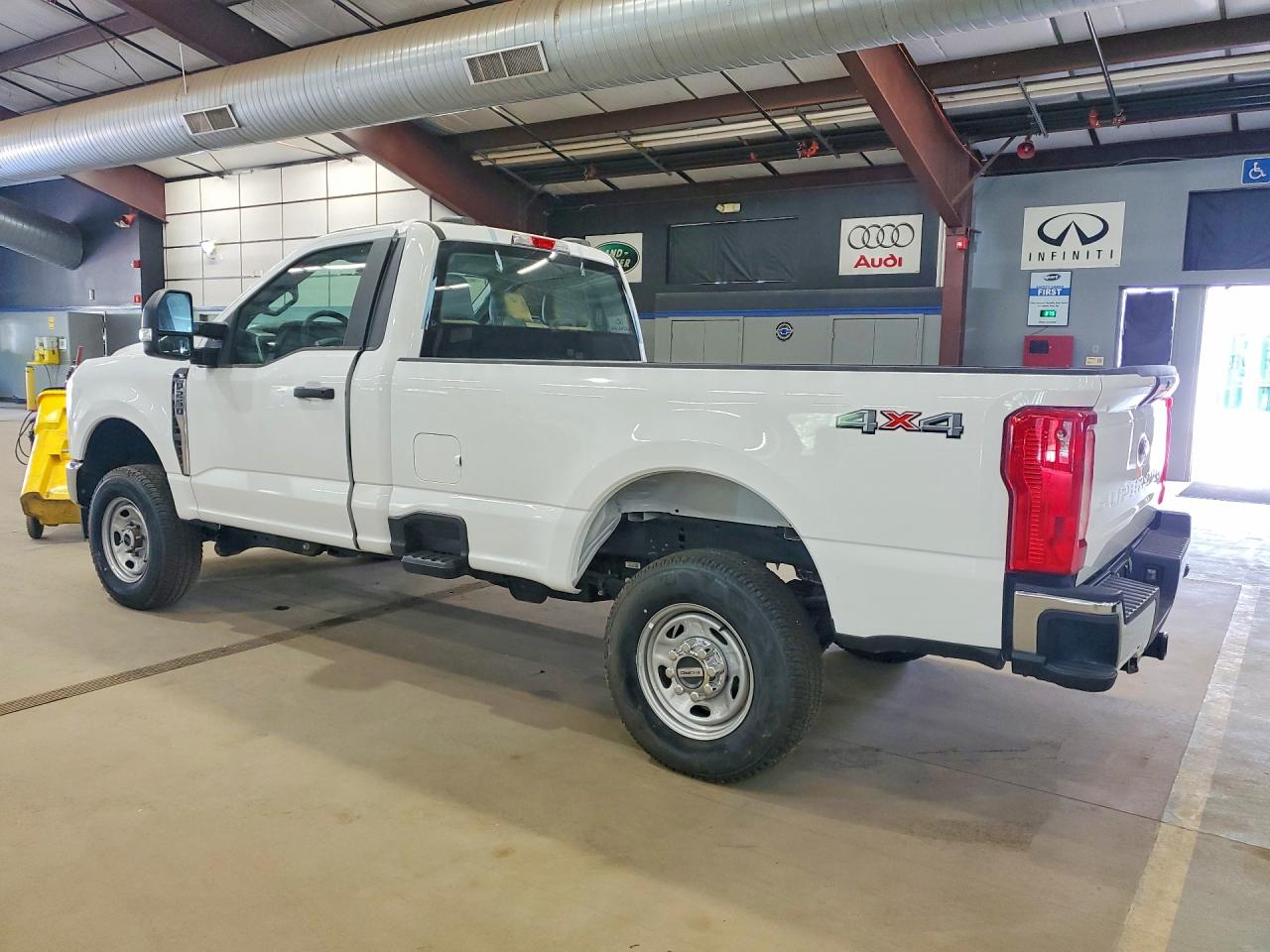 2023 Ford F250 Super Duty White vin: 1FTBF2BA4PEE00455