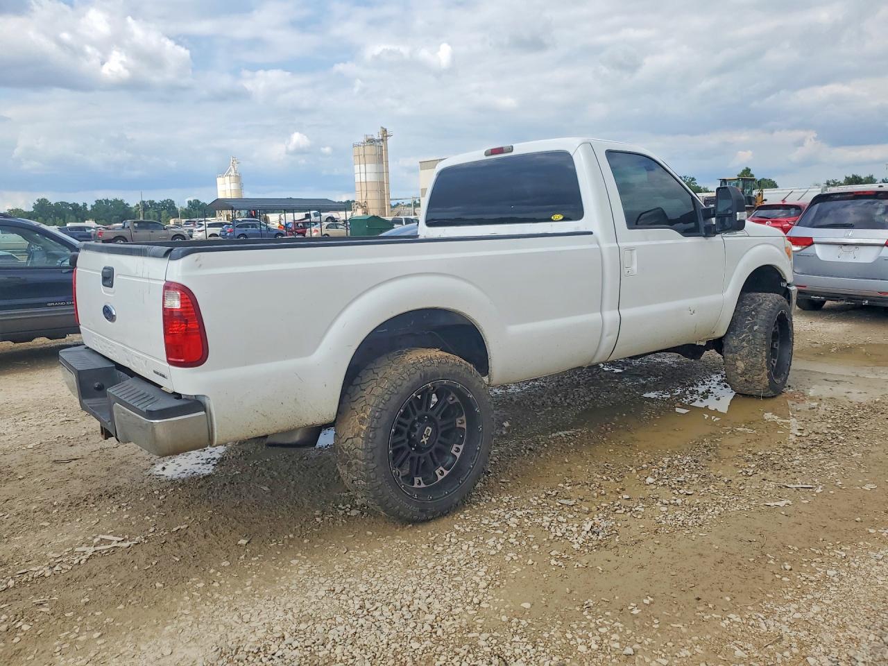 2011 Ford F250 Super Duty White vin: 1FTBF2BT4BEC14375