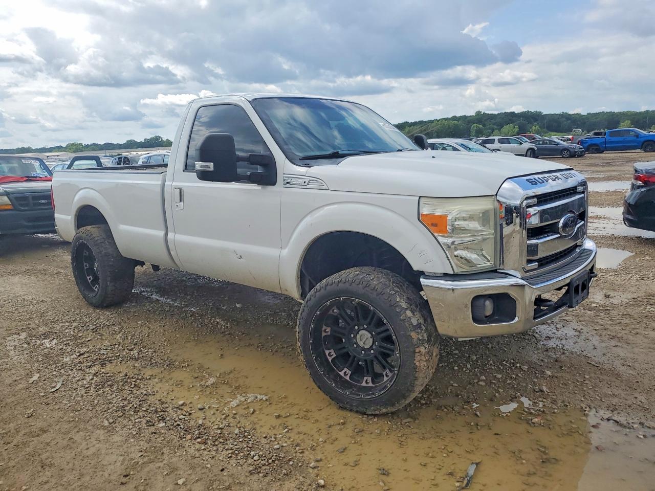 2011 Ford F250 Super Duty White vin: 1FTBF2BT4BEC14375