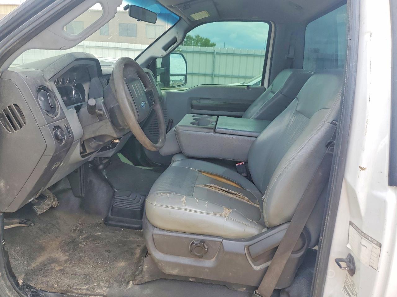 2011 Ford F250 Super Duty White vin: 1FTBF2BT4BEC14375