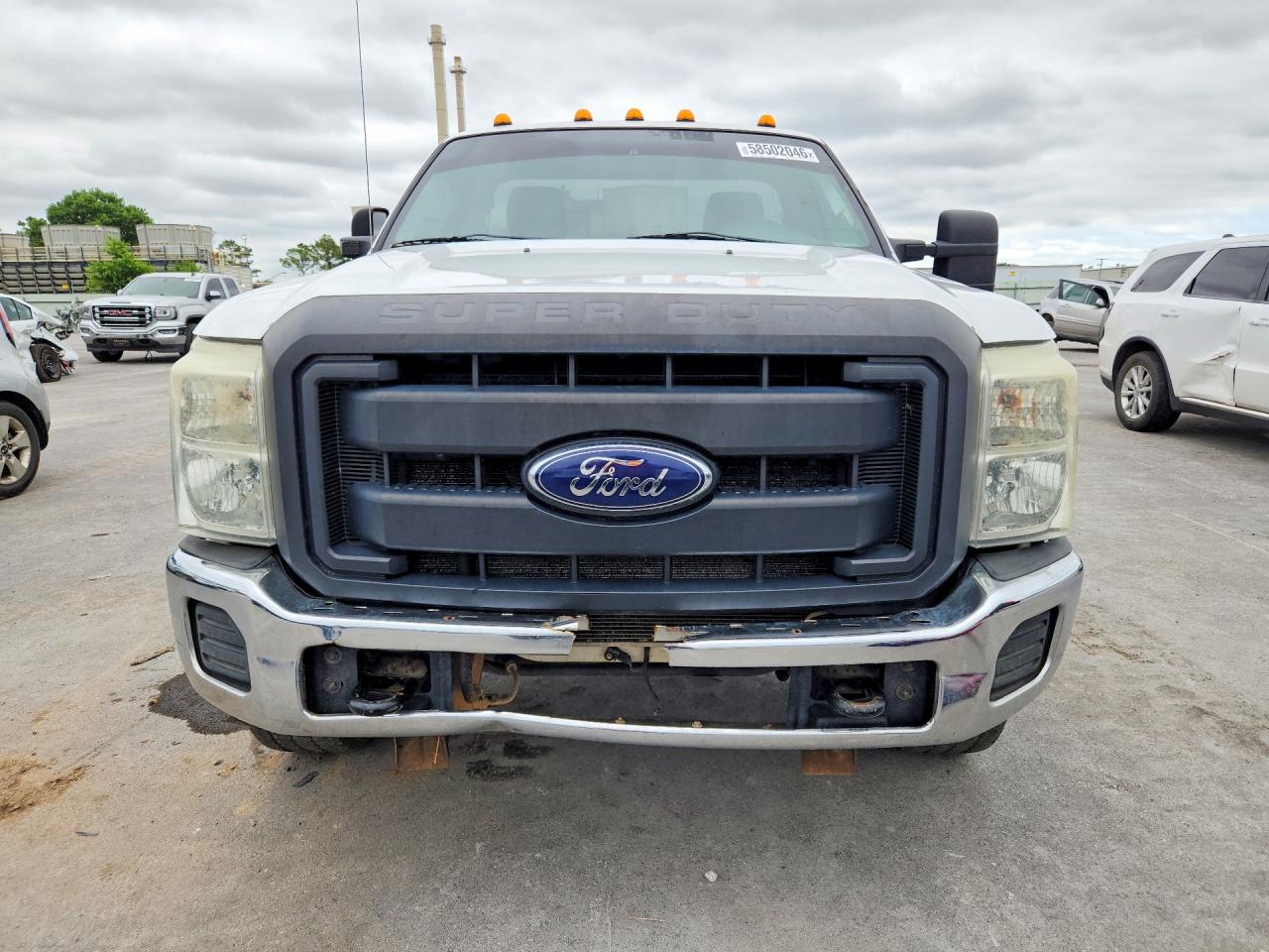 2013 Ford F250 Super Duty White vin: 1FTBF2BT4DEA37488