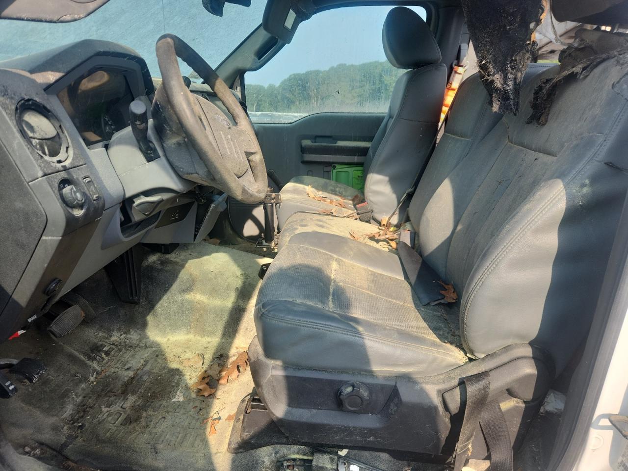 2015 Ford F350 Super Duty White vin: 1FTBF3A67FEC59270 Damage: Steering Wheel, Worn, Replacement Required