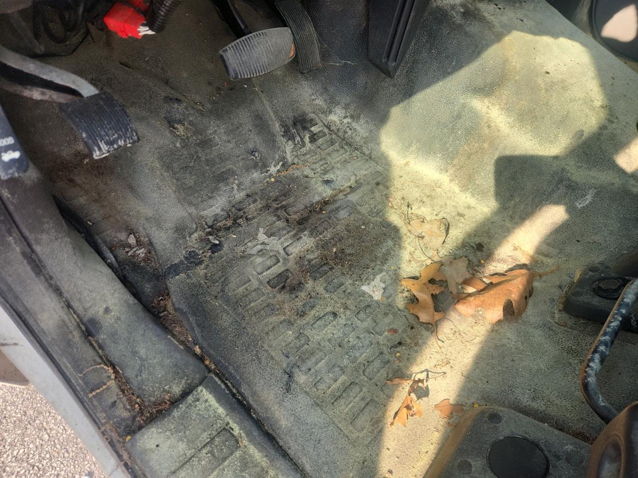2015 Ford F350 Super Duty White vin: 1FTBF3A67FEC59270 Damage: Vinyl Floor, Stained, Permanent