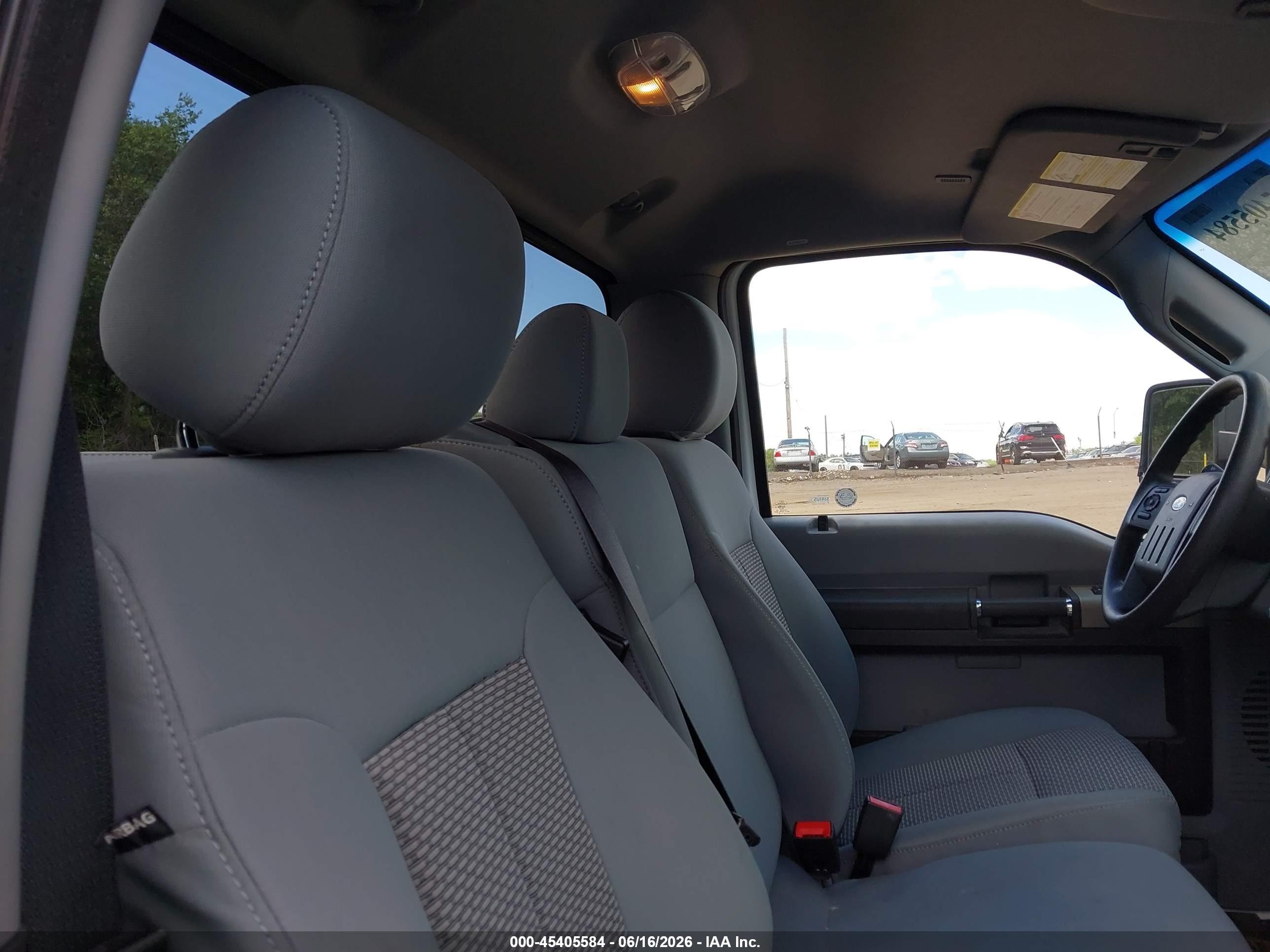 2015 Ford F-350 Xl/xlt White vin: 1FTBF3B64FEB96563