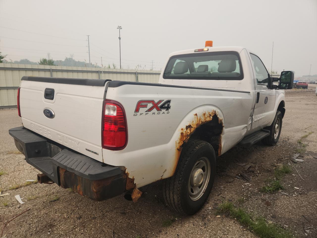 2015 Ford F350 Super Duty Белый vin: 1FTBF3B69FEC57406 Damage: Right Qtr Panel, Severe Damage, Replacement Required