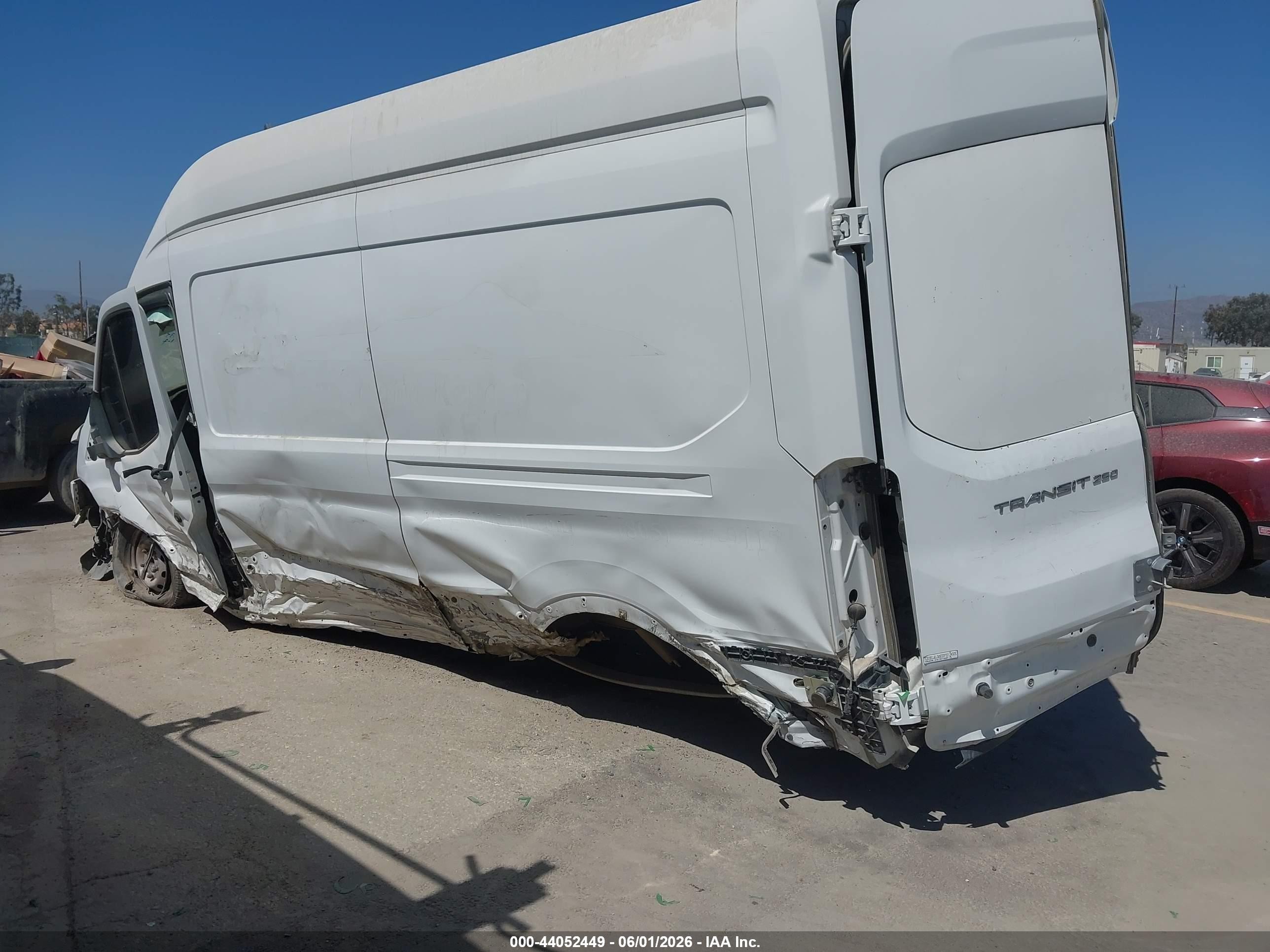 2020 Ford Transit-250   Белый vin: 1FTBR1X82LKA22963