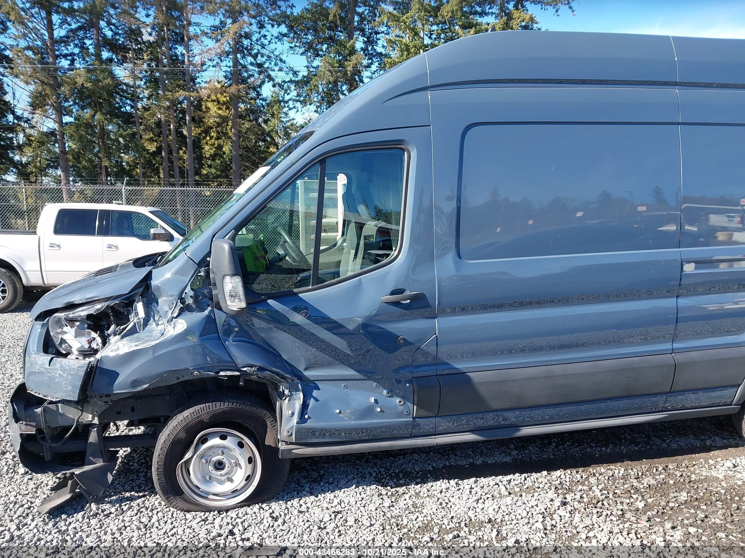 2021 Ford Transit-250 Cargo Van   Синий vin: 1FTBR3X86MKA54585