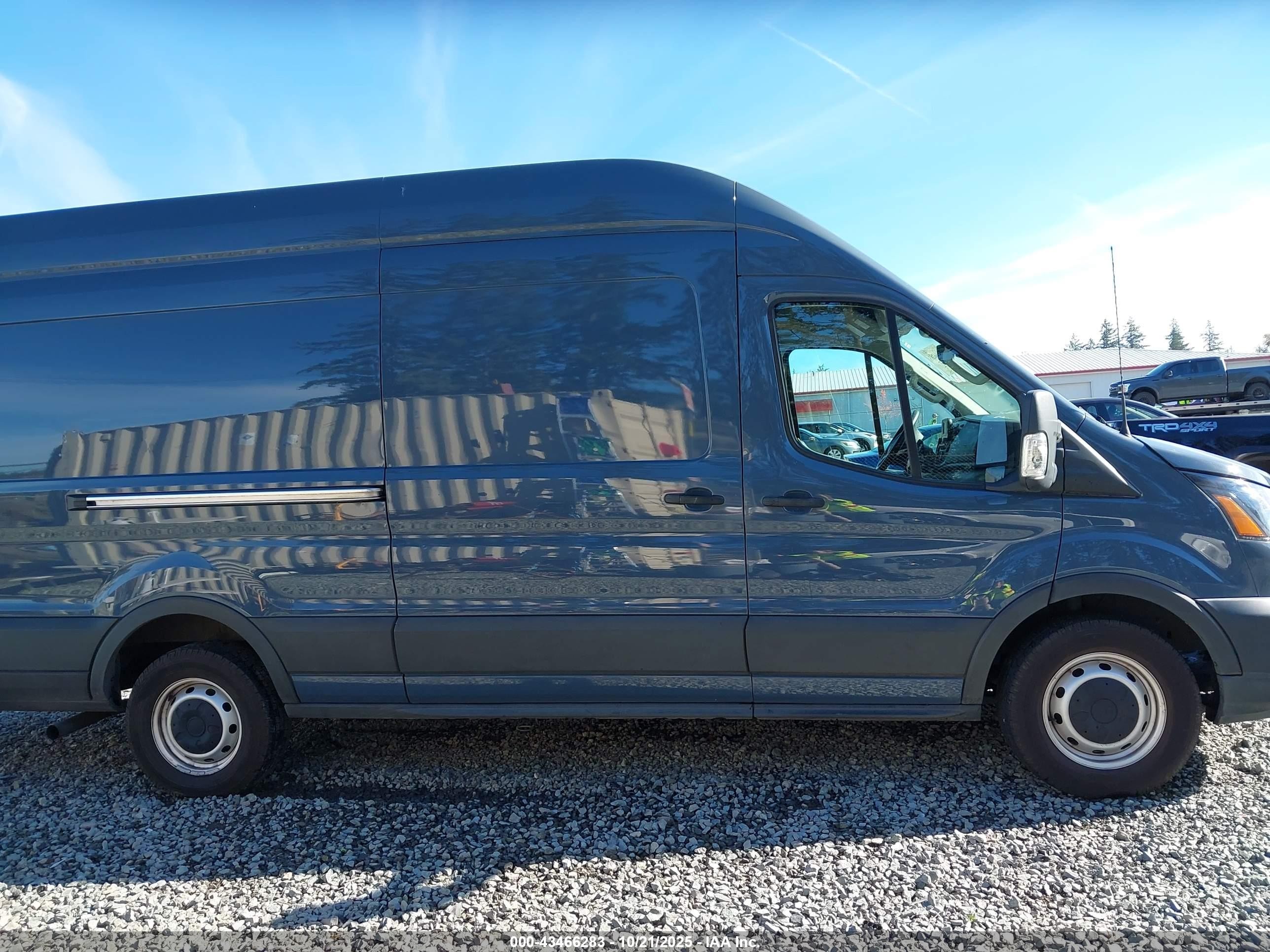 2021 Ford Transit-250 Cargo Van   Синий vin: 1FTBR3X86MKA54585