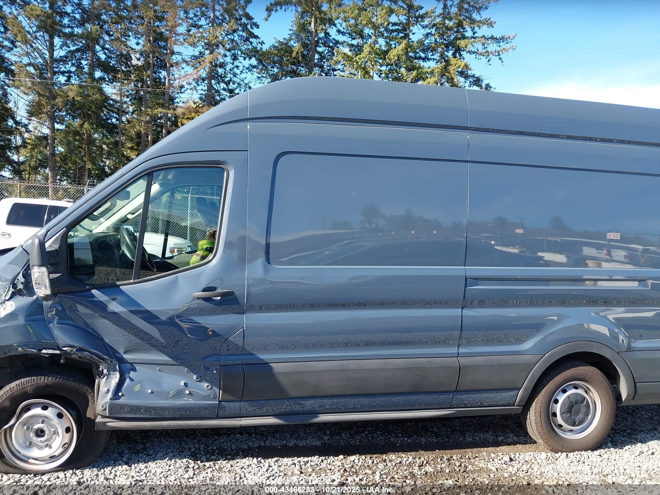 2021 Ford Transit-250 Cargo Van   Синий vin: 1FTBR3X86MKA54585