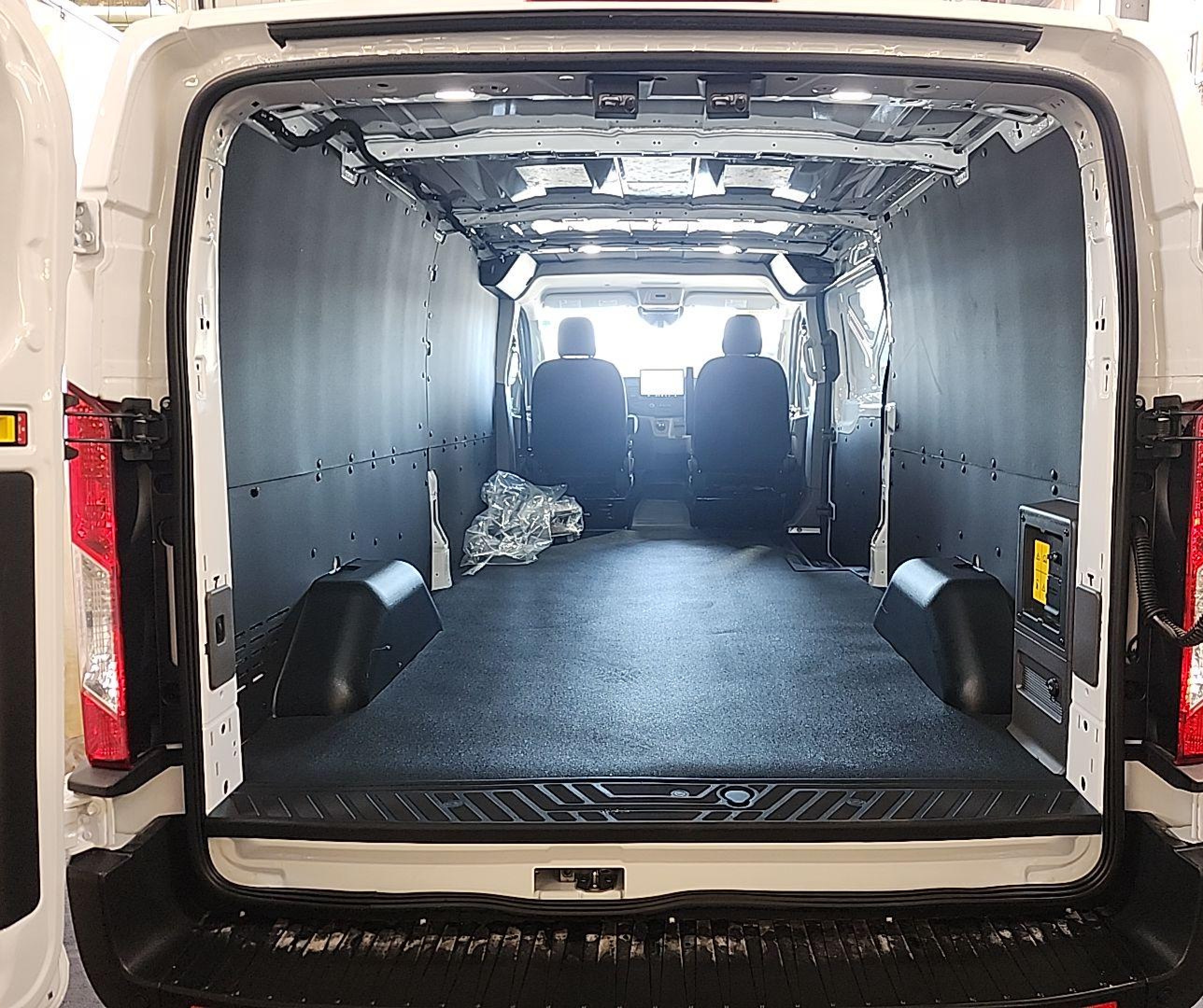 2025 Ford E-transit-350   vin: 1FTBW1YM1SKA12928