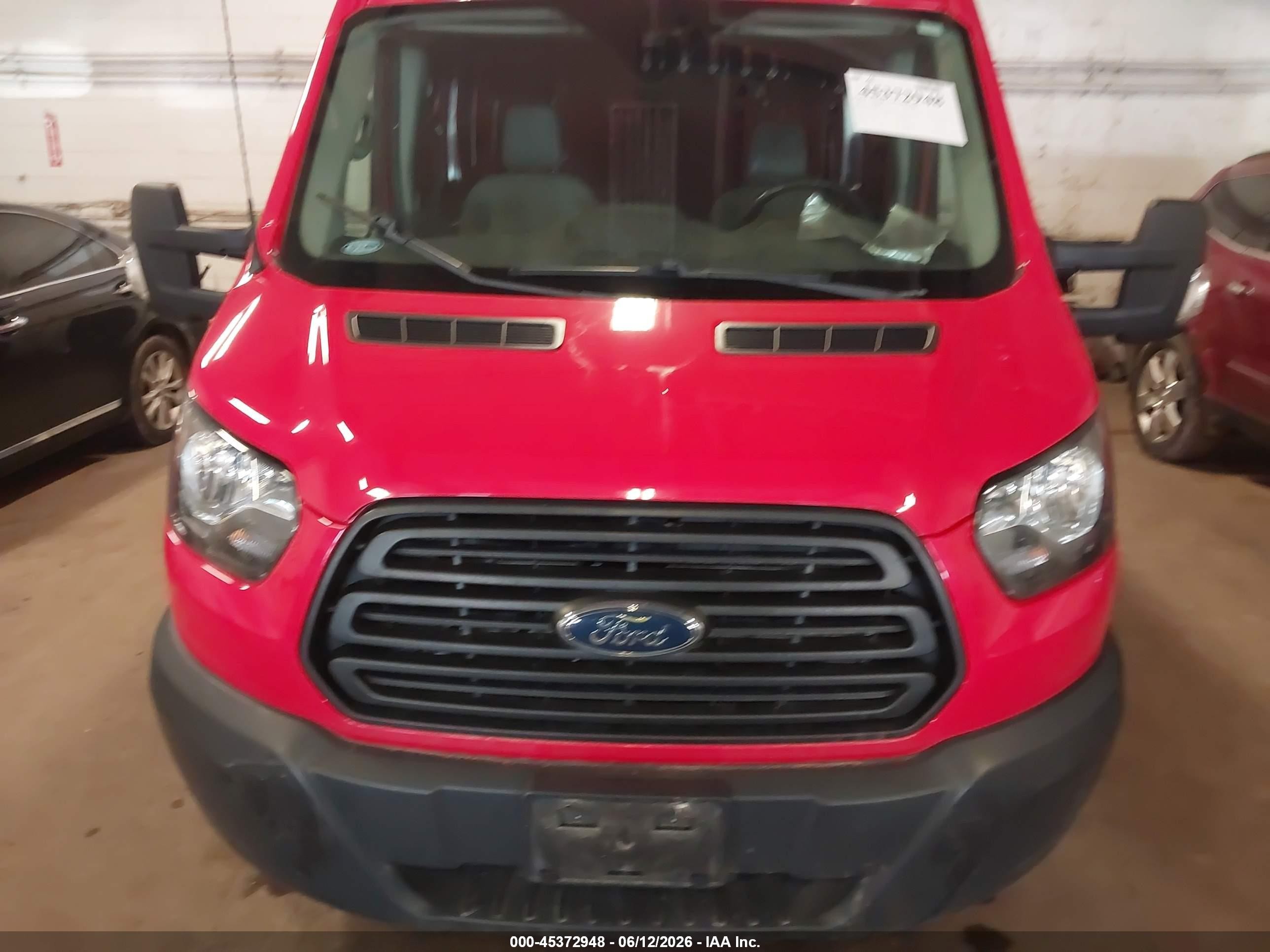 2019 Ford Transit-350   Red vin: 1FTBW2CG8KKA79856