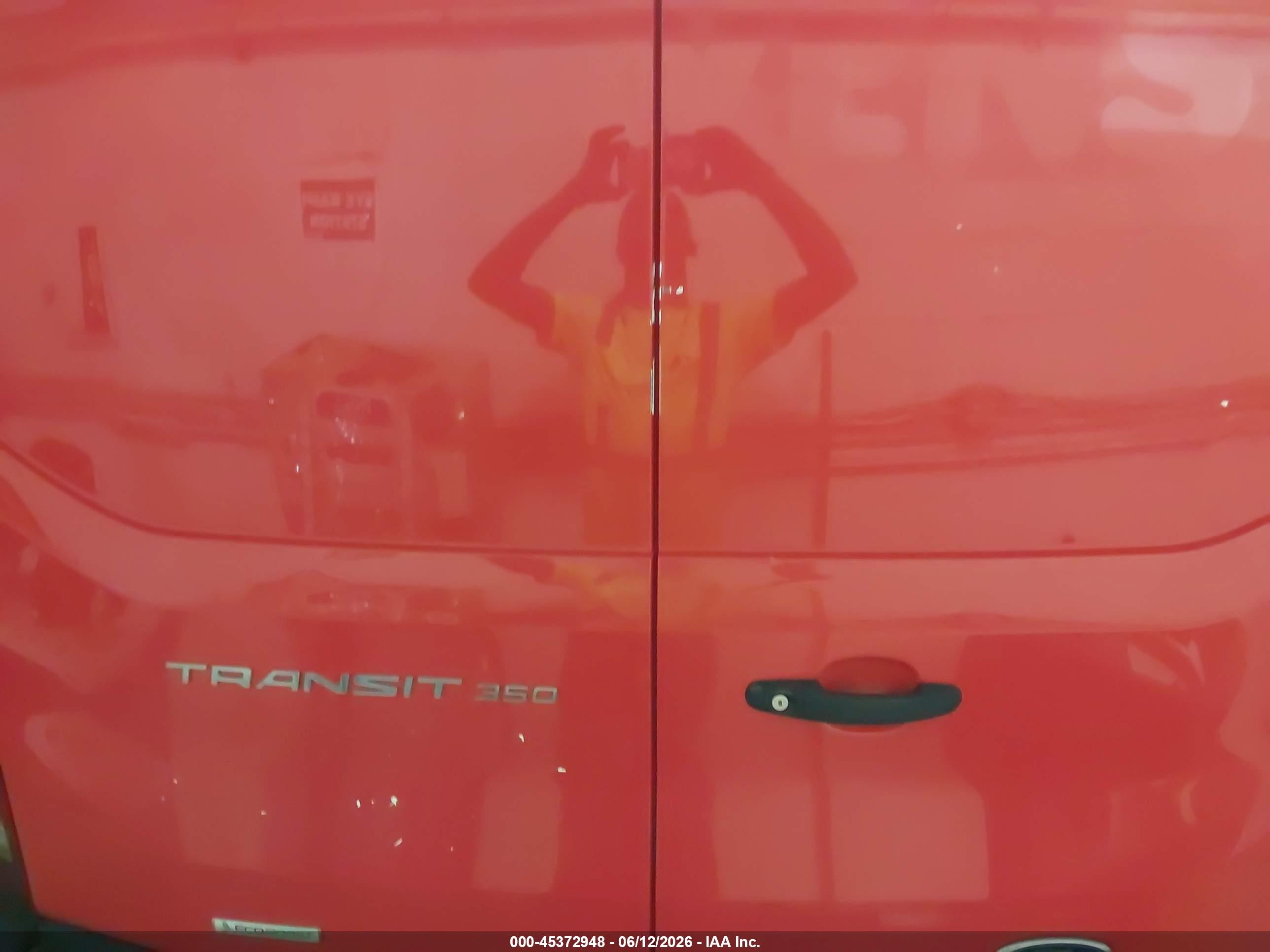 2019 Ford Transit-350   Red vin: 1FTBW2CG8KKA79856