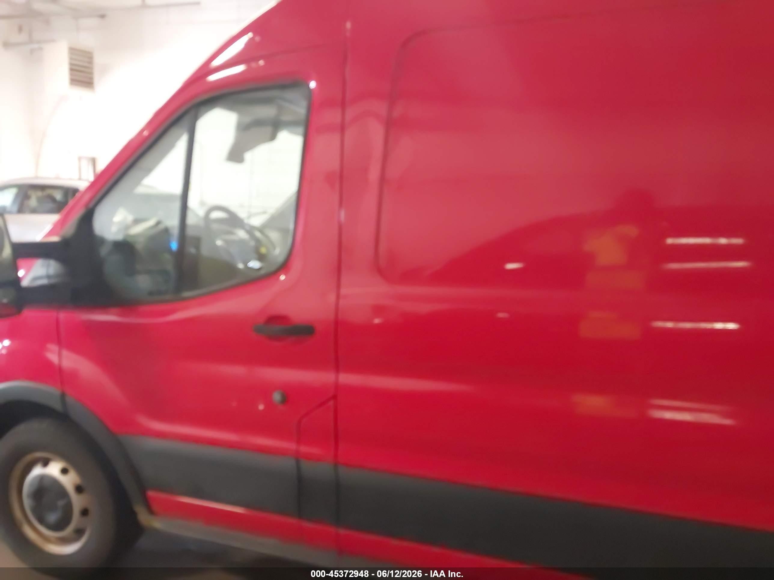 2019 Ford Transit-350   Red vin: 1FTBW2CG8KKA79856