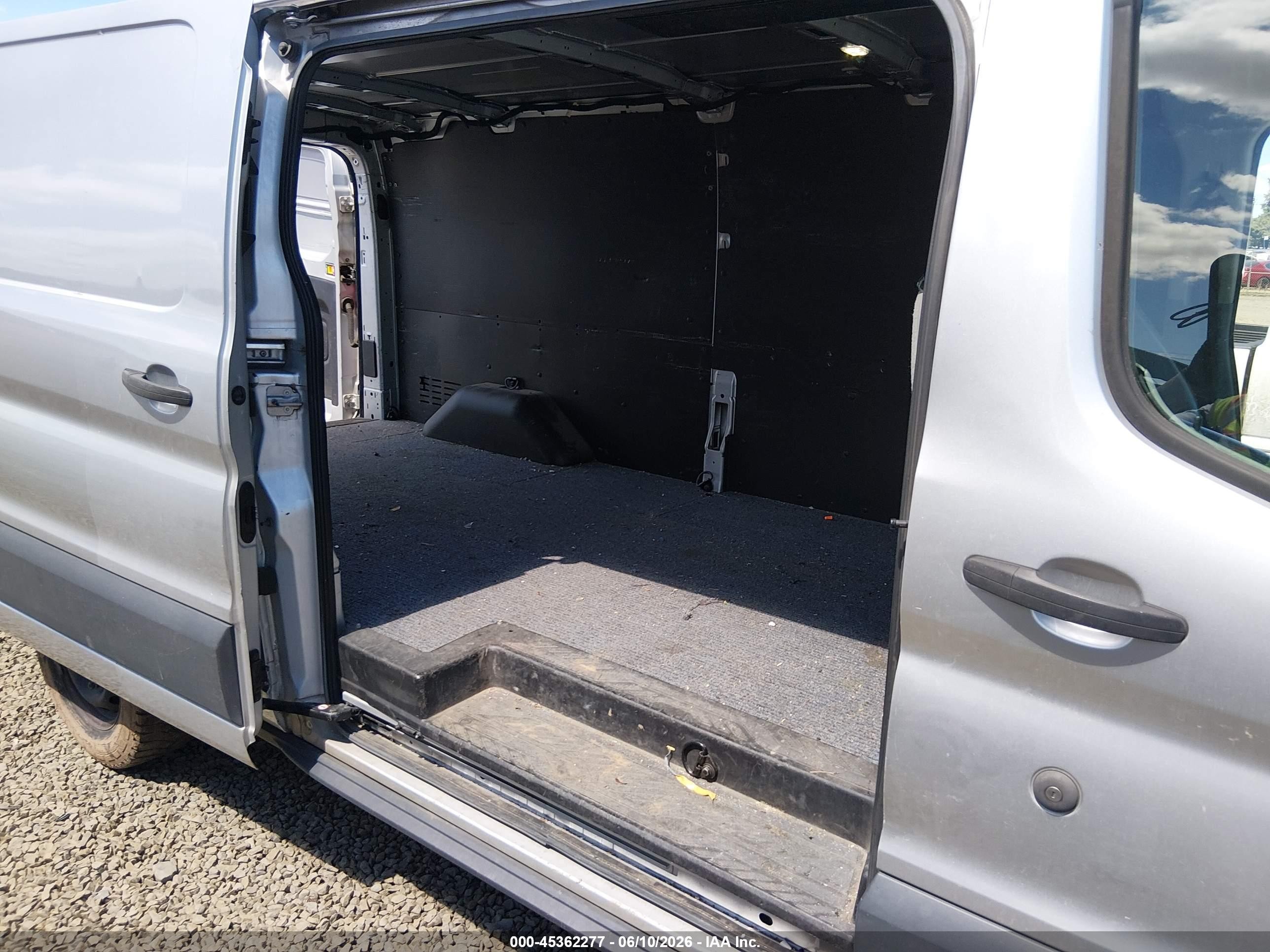 2015 Ford Transit-350   Silver vin: 1FTBW2YG9FKA50056