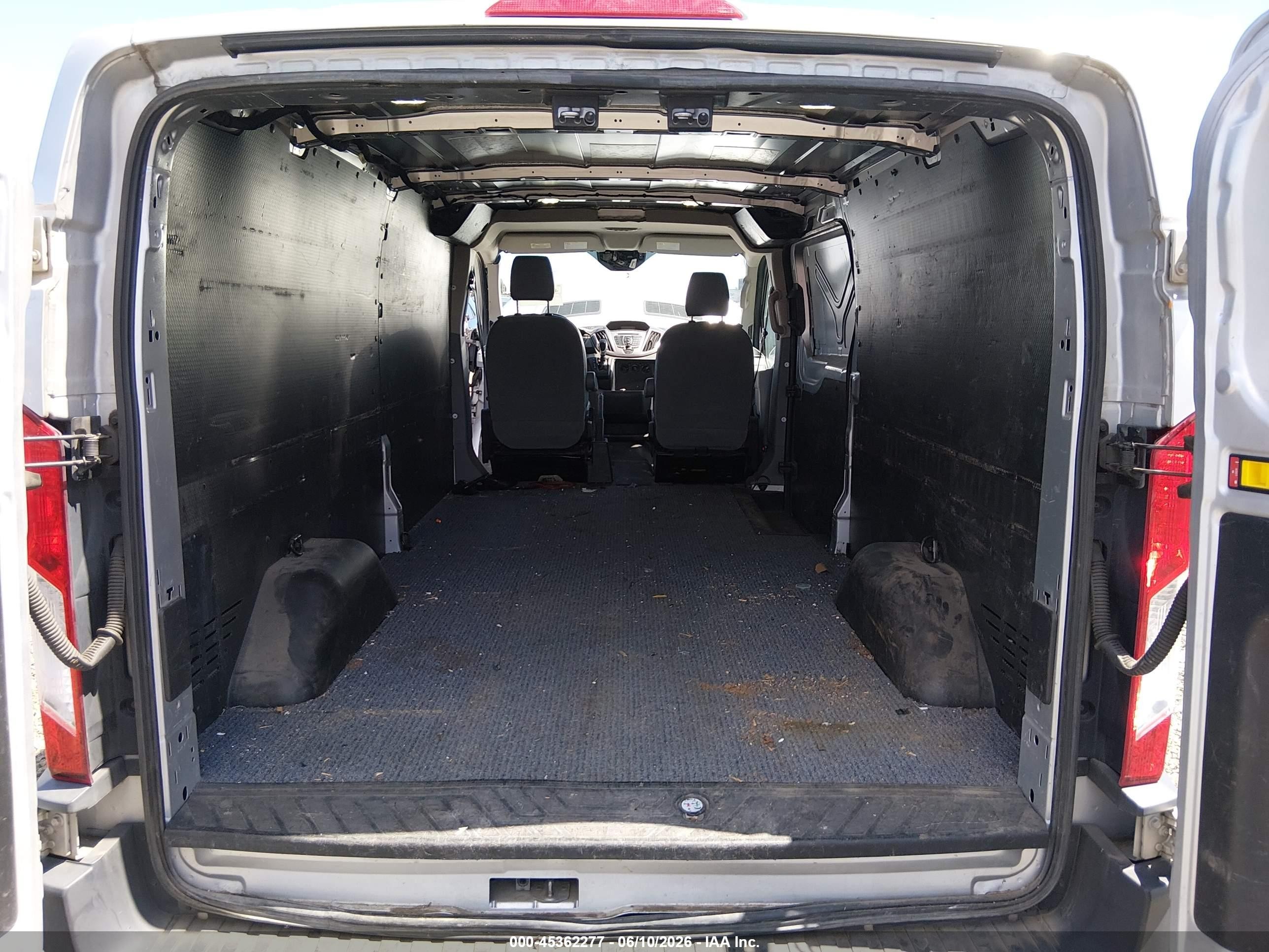 2015 Ford Transit-350   Silver vin: 1FTBW2YG9FKA50056