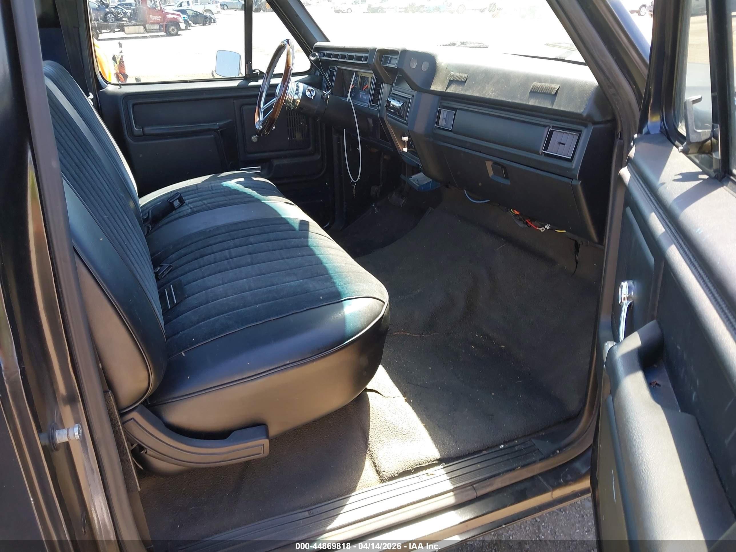 1983 Ford F100   Black vin: 1FTCF10F1DLA35351