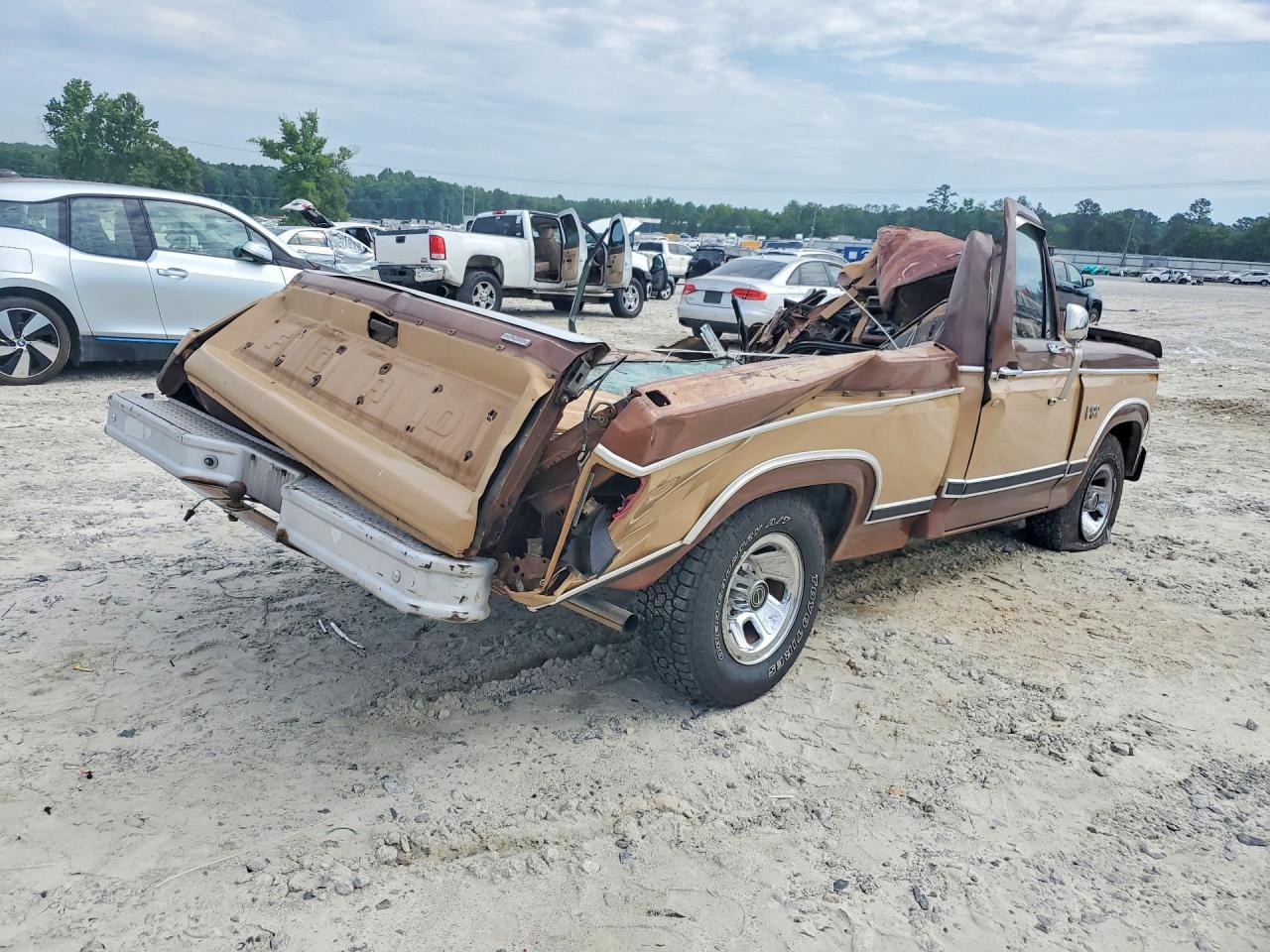 1983 Ford F100 Tan vin: 1FTCF10F3DNA04932