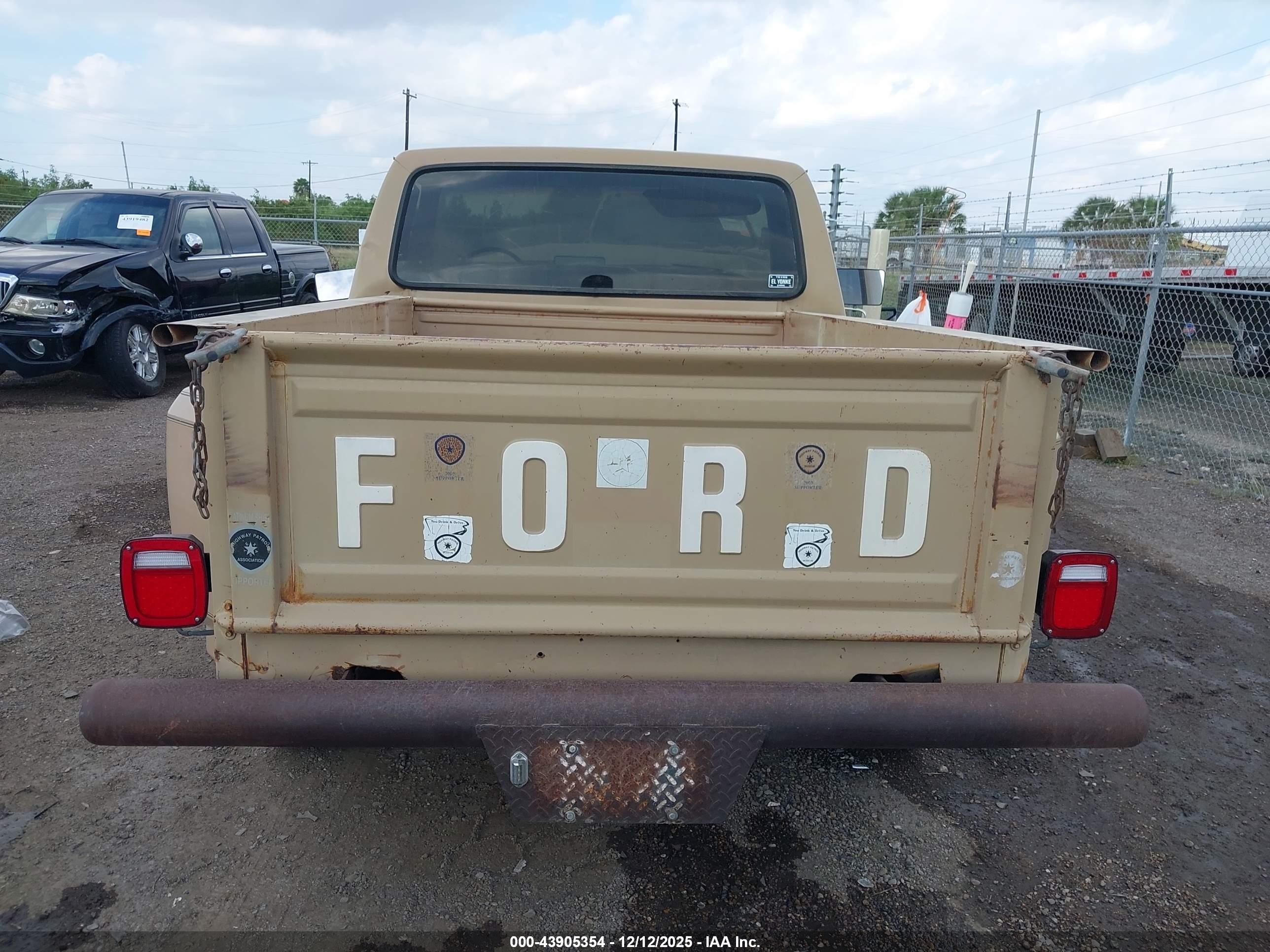 1983 Ford F100   Brown vin: 1FTCF10Y1DPA08516