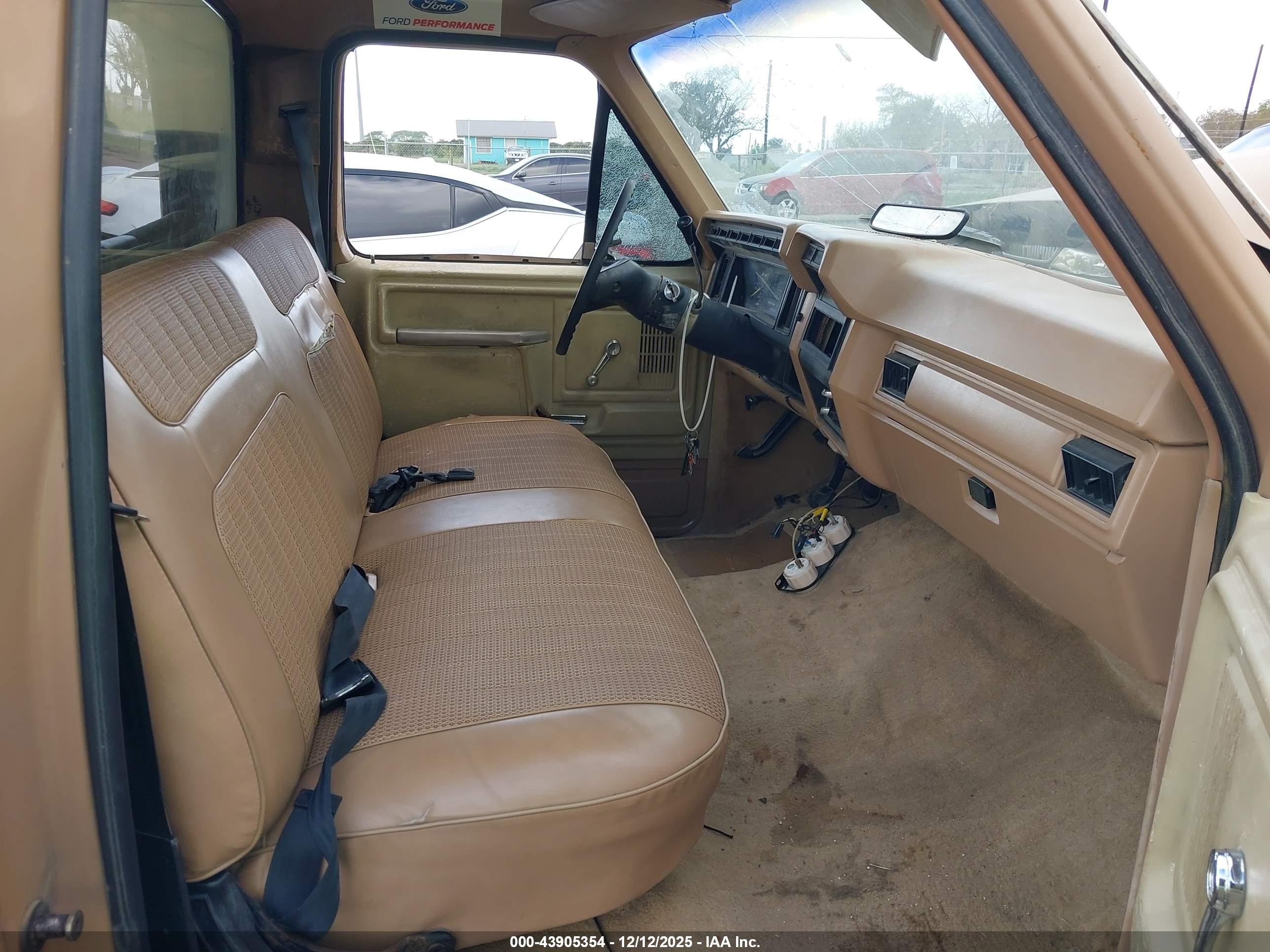 1983 Ford F100   Brown vin: 1FTCF10Y1DPA08516