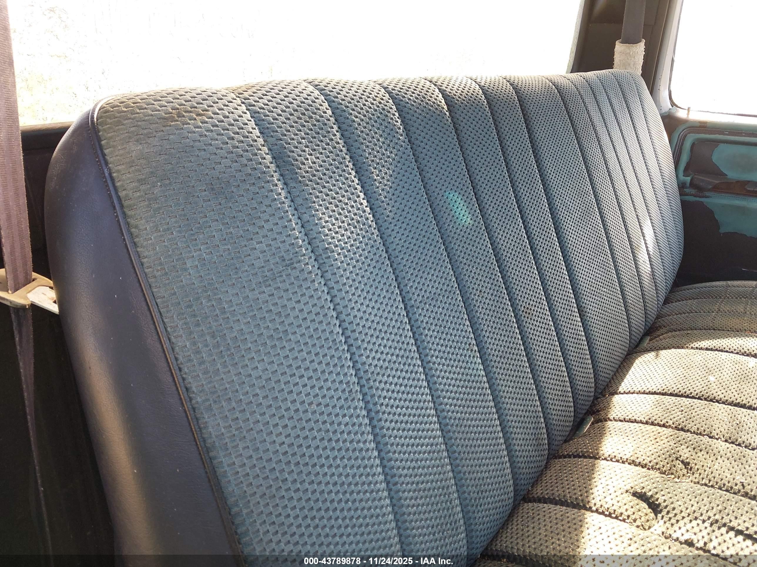 1983 Ford F100   Silver vin: 1FTCF10Y2DNA53993