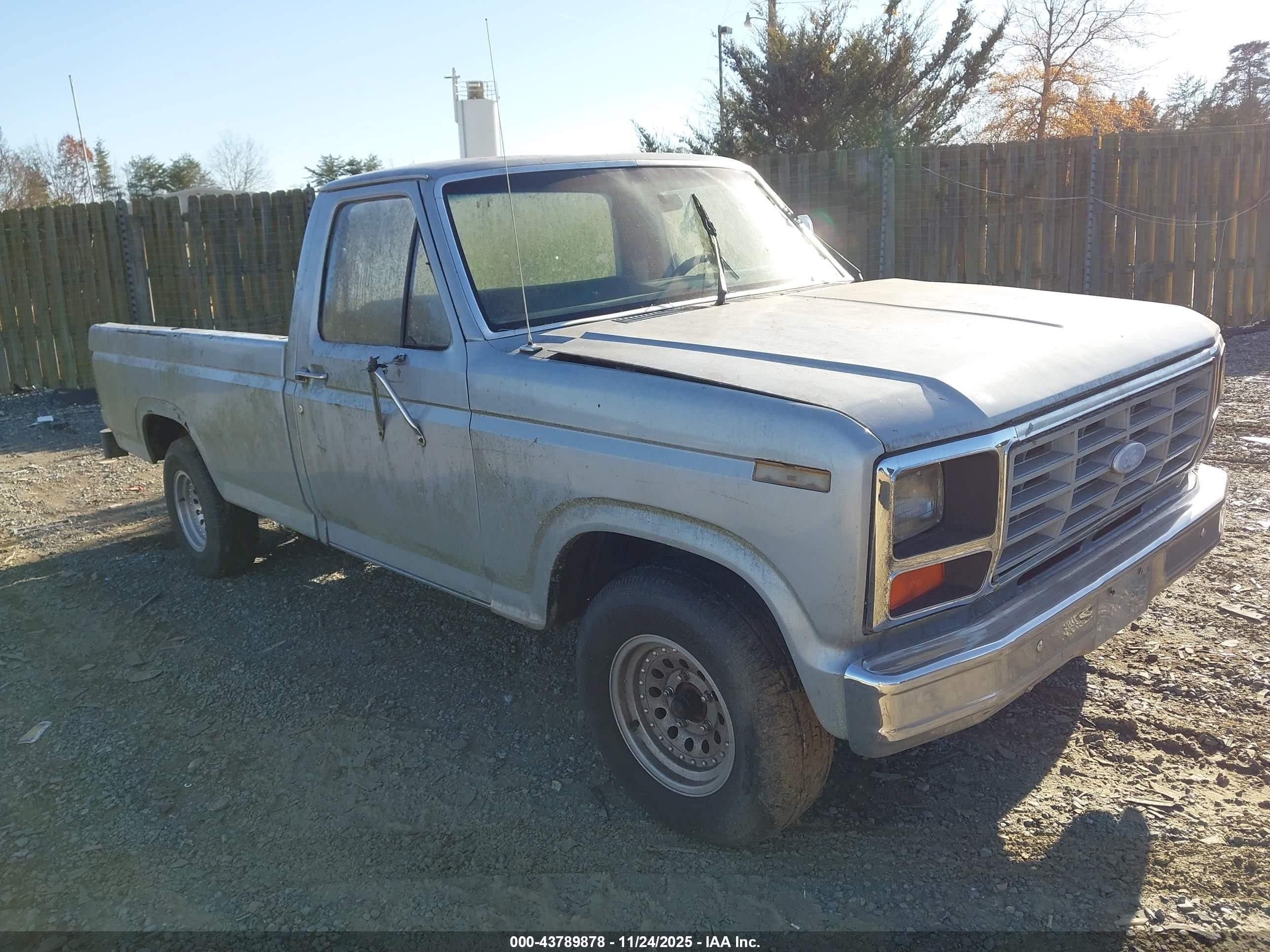 1983 Ford F100   Silver vin: 1FTCF10Y2DNA53993