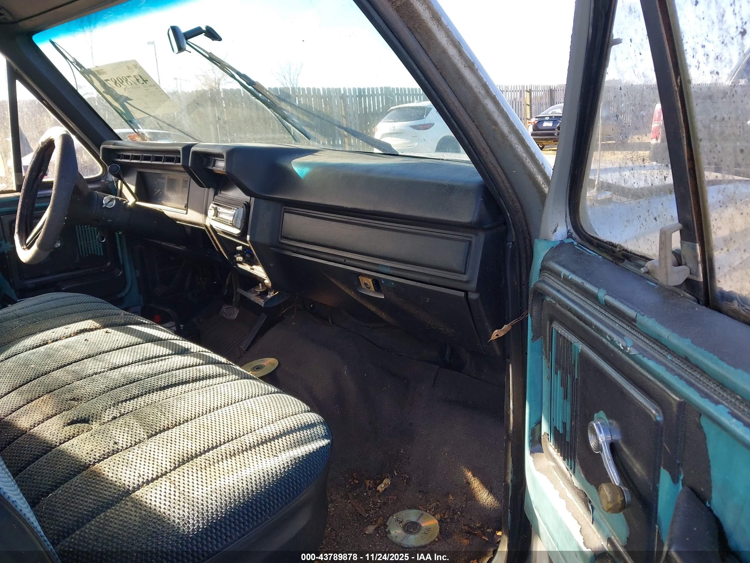 1983 Ford F100   Silver vin: 1FTCF10Y2DNA53993