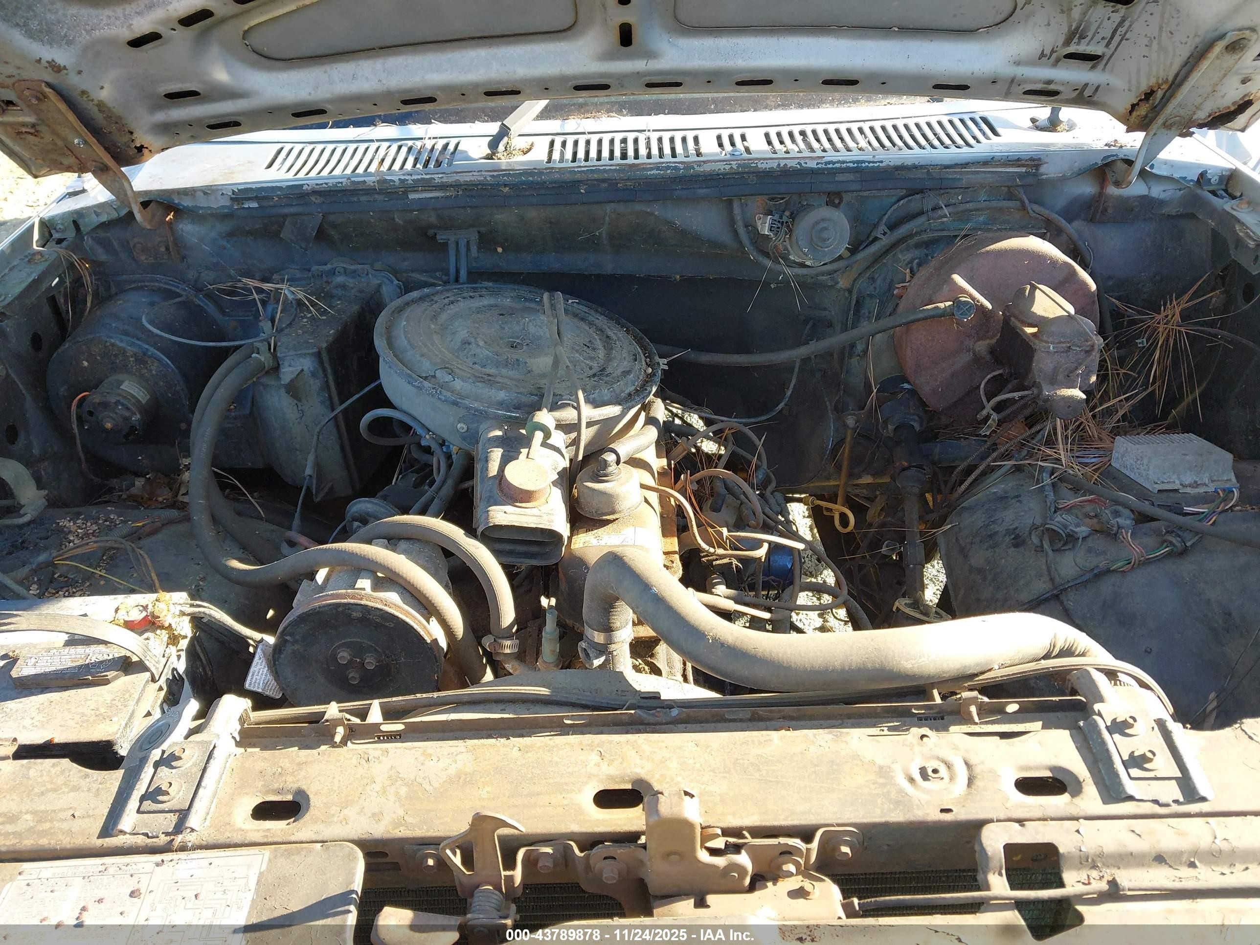 1983 Ford F100   Silver vin: 1FTCF10Y2DNA53993
