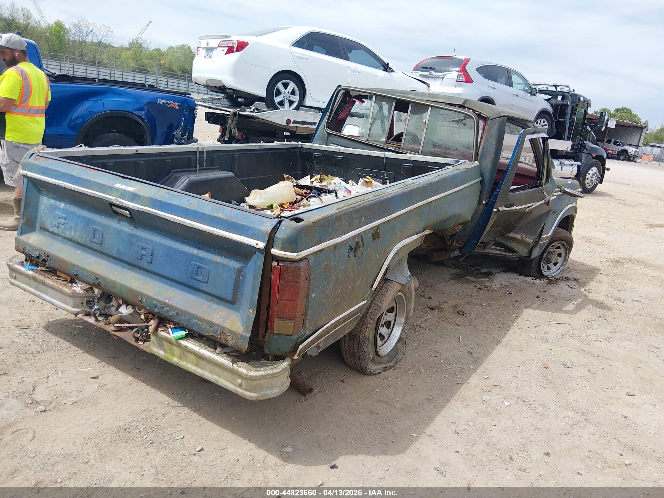 1983 Ford F100   Black vin: 1FTCF10Y9DNA64098